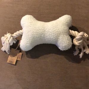 Levi’s LTD edition squeak dog toy- bone**price is firm -host pick 💎